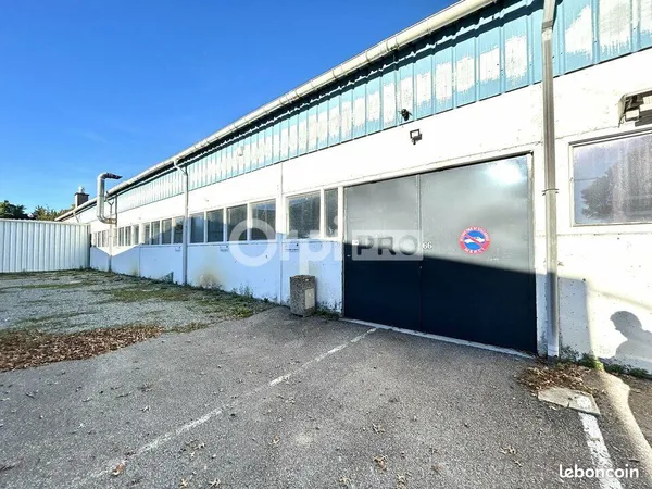 Local d'activité 637 m²