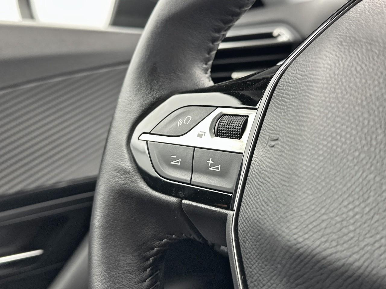 Peugeot 2008 puretech 130 s&s eat8 style — photo 17
