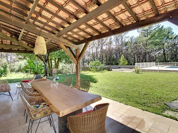 A VENDRE ! Maison 170 m² avec piscine et garage + appartement indépendant 80 m² à Callas