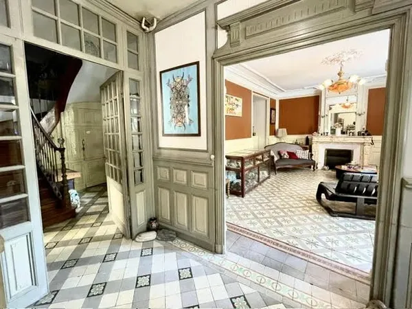 Maison de Maître dans un bourg prisé.