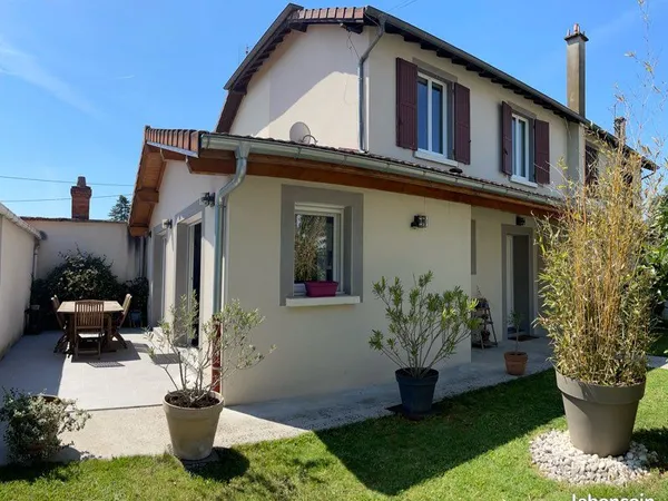 Maison cosy avec jardin à 15 mn de Lyon