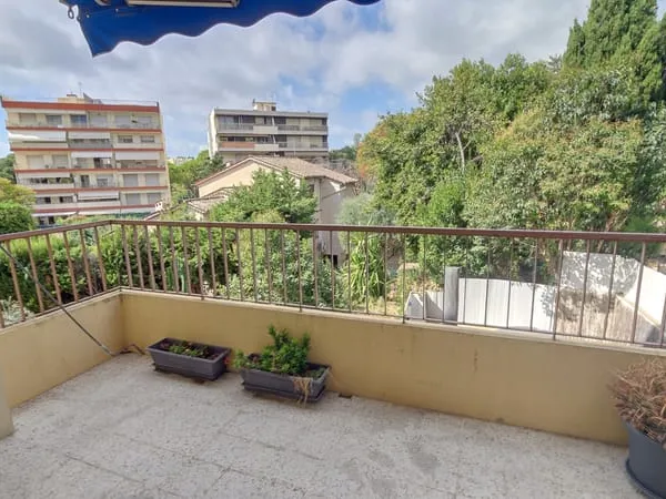 LE CANNET à vendre 3 pièces de 54 m2 avec une terrasse et 2
