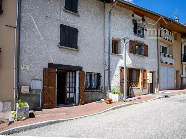 Maison de evillage T4 120m² - 3 chambres - Cour intérieure - Grange