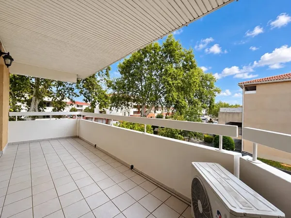TRES BEL F3 AVEC GRANDE TERRASSE ST ESTEVE