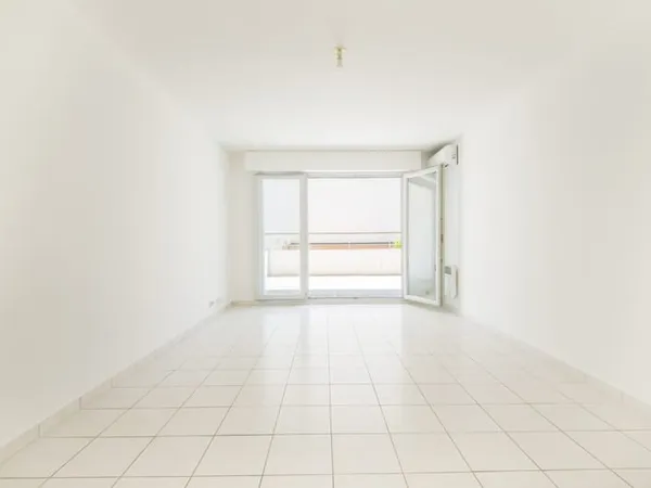 ANTIBES - APPARTEMENT 4 PIECES DE 78M2 A VENDRE - AVEC TERRASSE - TRAVERSANT - RÉSIDENCE RÉCENTE - P