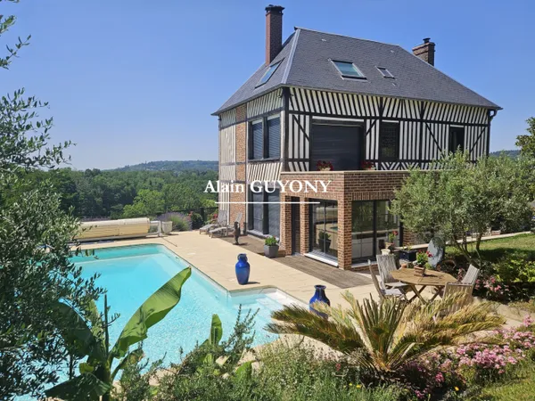 Demeure familiale avec piscine et vaste terrain