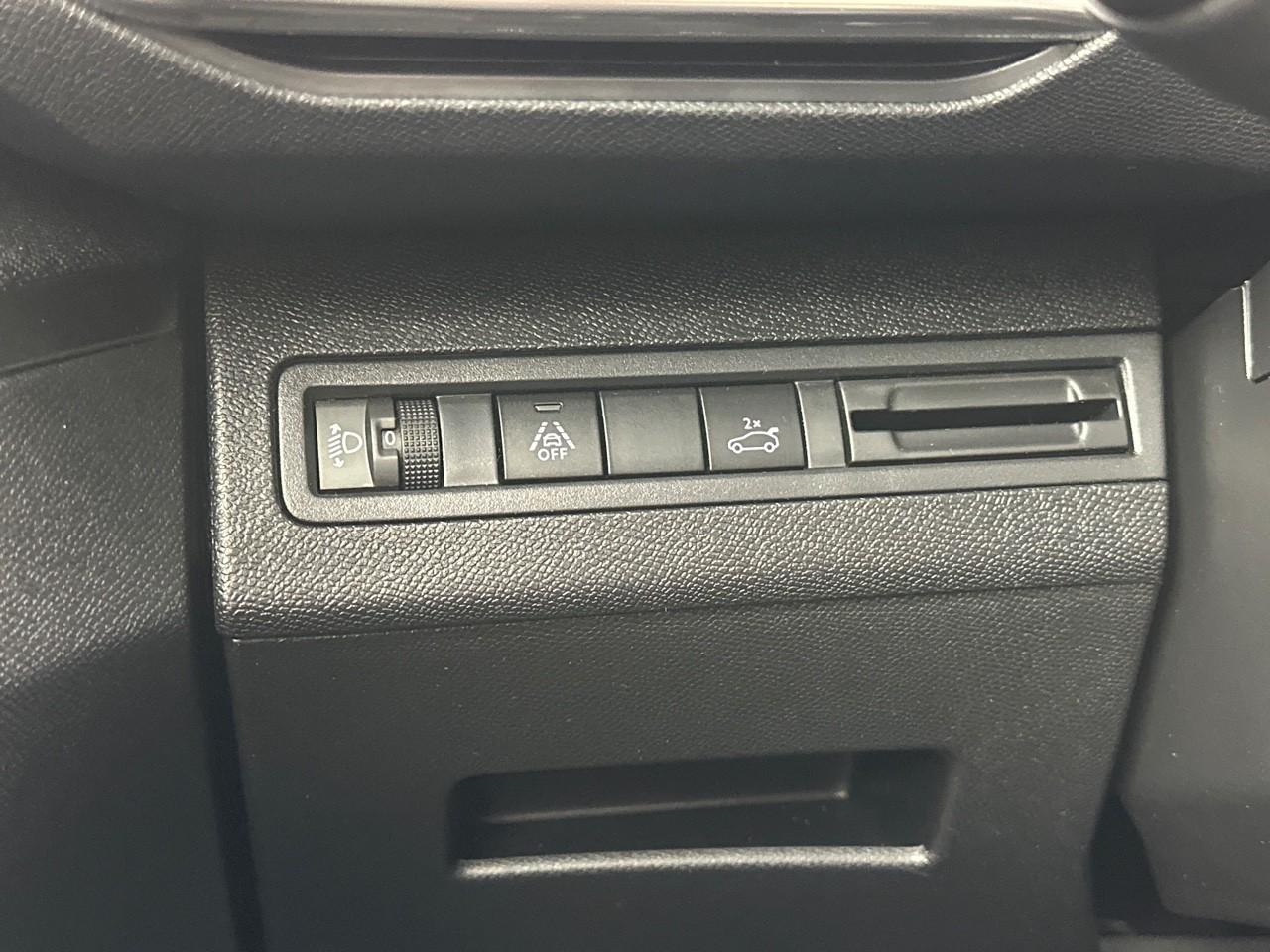 Peugeot 3008 puretech 130ch s&s eat8 allure pack — photo 16