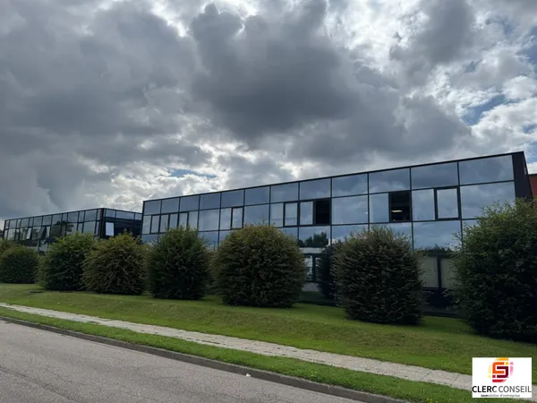 Local professionnel 1711 m²