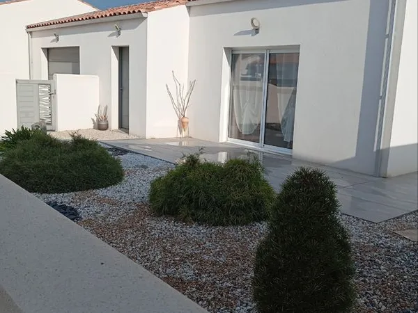 Maison de 2020 81M2 habitables avec garage de 24M2, 2 chambres, douche à l'italienne, WC suspendu