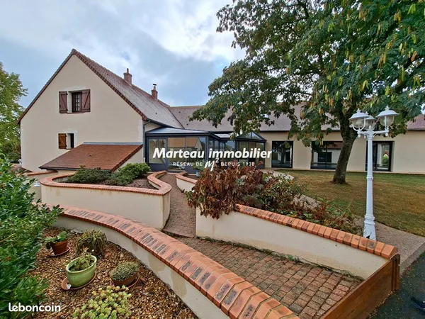 Pavillon 10 pièces 378 m²