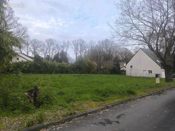 Belle parcelle constructible de 850 m² viabilisée - La Chapelle-sur-Erdre (dans voie sans issue)