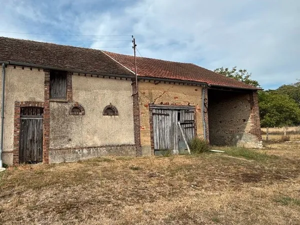 Corps de ferme à réhabiliter - 158 m² au sol - Terrain de 1 504 m² - Amilly
