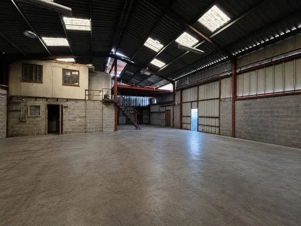 Local 1400 m²