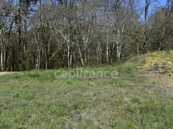 Terrain 1 300 m² à CURSAN (33)