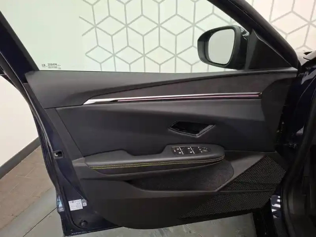 Renault Megane e-tech ev60 220 ch super charge — photo 21