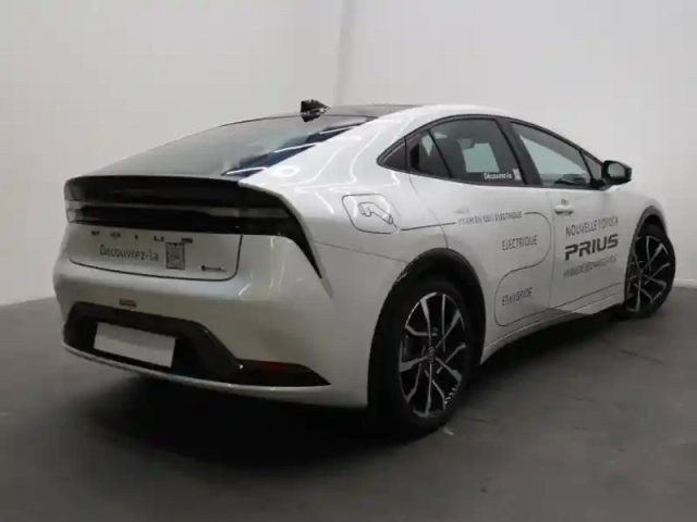 Toyota Prius hybride rechargeable 223ch design phev 2.0l — photo 5