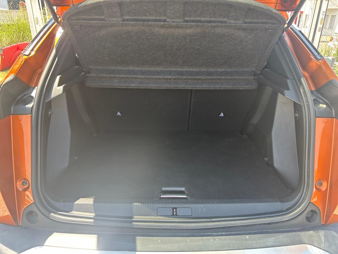 Peugeot 2008 e-2008 136ch style — photo 6
