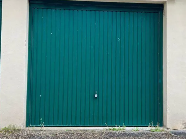 Garage à vendre / nantua - résidence du lac - propriétaires uniquement