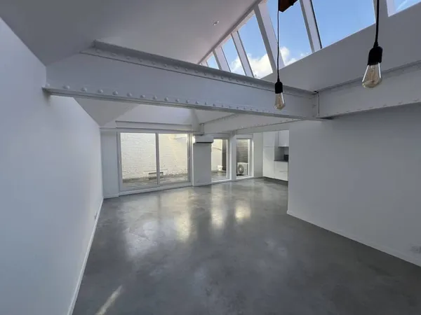 Loft 3 pièces 77 m²