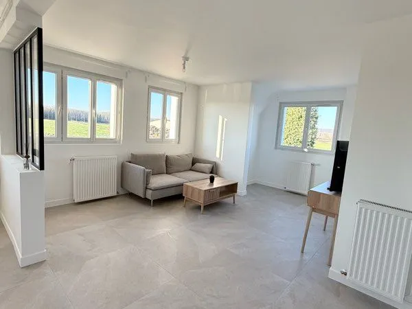 Ollainville - T2 de 47 m² entièrement rénové - Dernier étage - Vue sur les champ