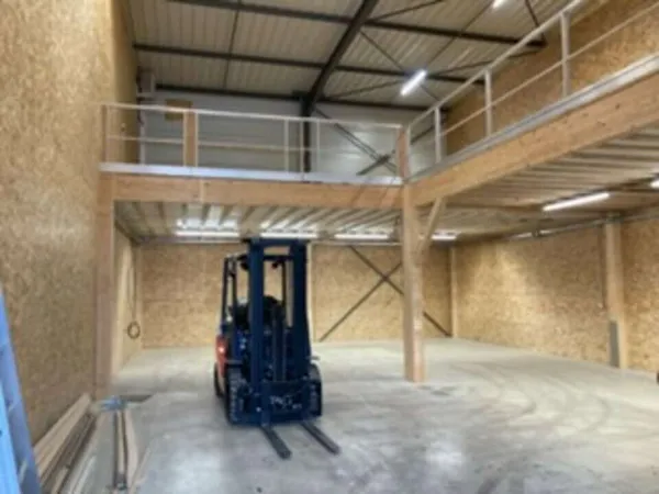 A louer local d'activités 295m² à Pommiers