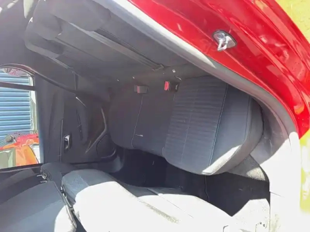 Peugeot 208 puretech 100 s&amp;s bvm6 — photo 9
