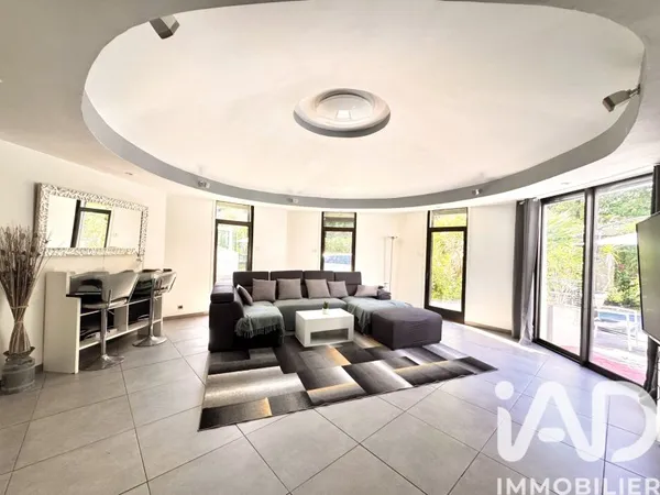 Maison 6 pièces 220 m²
