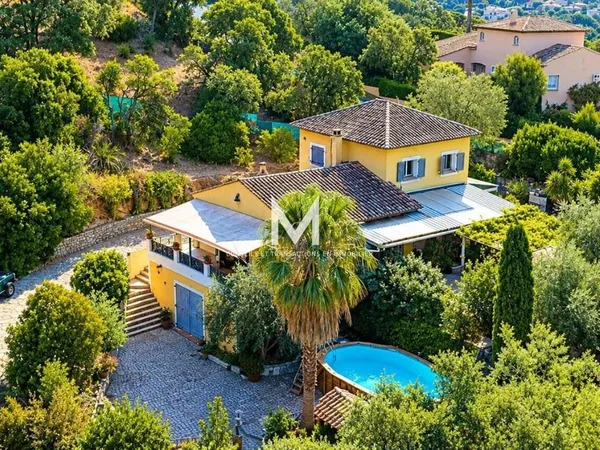 Villa 8 pièces 180 m²