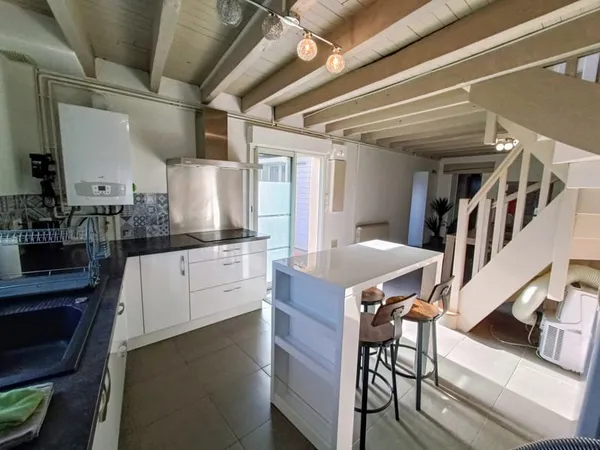 PÉRIGUEUX - MAISON DE VILLE 3 CHAMBRES AVEC TERRASSE, GARAGE ET