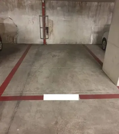 Emplacement parking pour SUV / Utilitaire / citadine (Métro Baille 13005) (5x3)m 120 CC