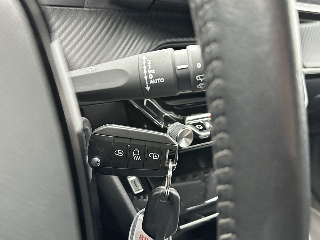 Peugeot 2008 puretech 100 s&s bvm6 allure — photo 18