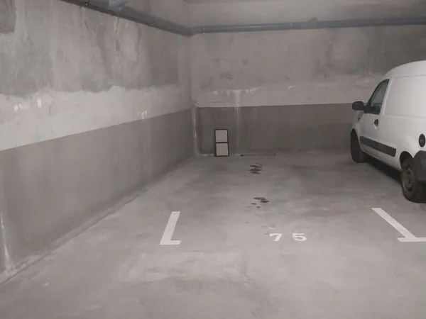 À louer : Place de parking souterrain sécurisée - Quartier Saint-Donatien