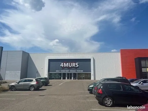 Local 1656 m² KINGERSHEIM