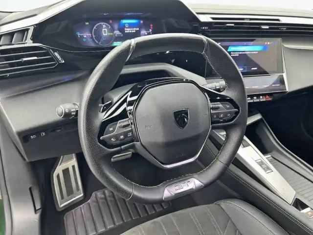 Peugeot 308 phev 180 e-eat8 — photo 9