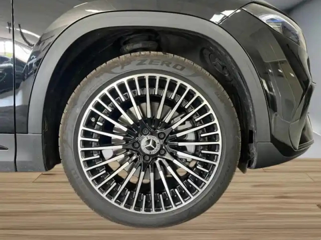 Mercedes Eqa 250+ amg line — photo 9