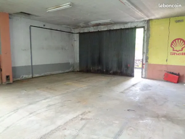 Local d’activité et entrepôt Vente Saint-Clair-de-la-Tour 1p 100m² 800€