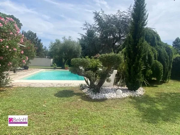 VILLA D'ARCHITECTE AVEC PISCINE / POOL HOUSE