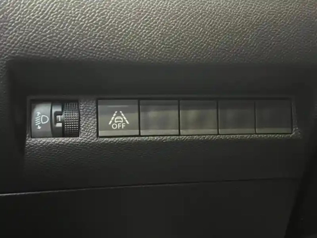 Peugeot 2008 e- 136ch allure pack — photo 10