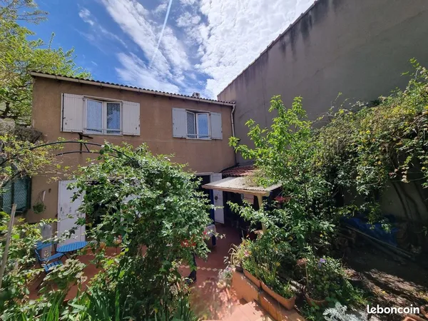 1 chambre dans une grande maison avec jardin