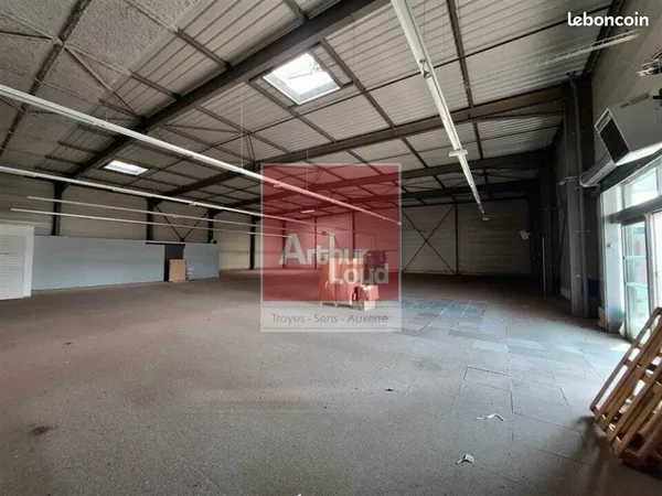 Local commercial 753 m² AUXERRE