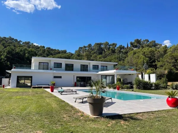 Maison 8 pièces 370 m²