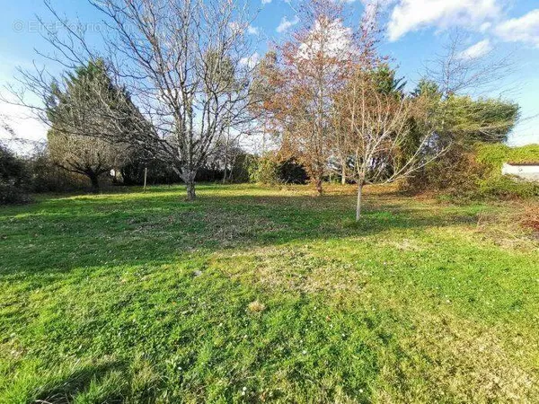 Terrain à bâtir de 400 m² à NANTOUILLET (77)