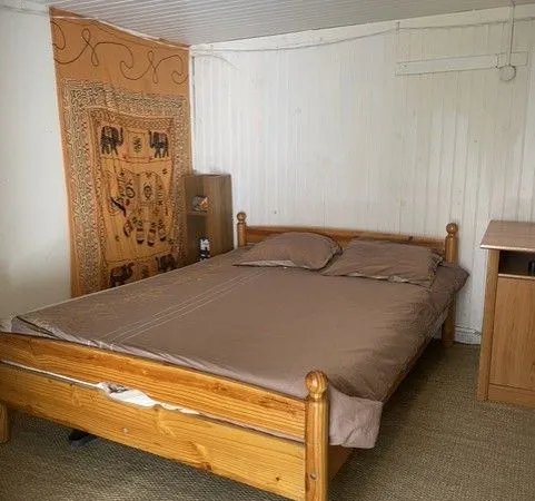 Loue grande chambre 19M² / entrée indépendante/ sdb privative / jardinet/