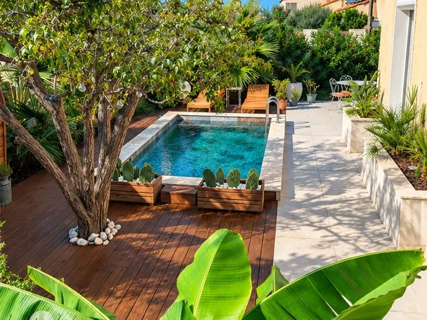 Villa 3 facesT4, R+1, de 117 m2 habitables avec Piscine et G
