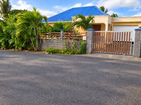 Local d’activité et entrepôt Location Saint-Pierre 200m² 3000€