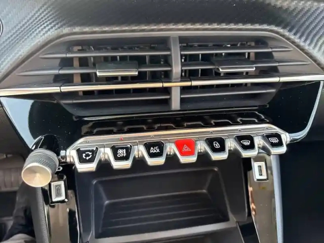 Peugeot 208 electrique 50 kwh 136ch — photo 20