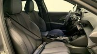 Peugeot 2008 1.2 PureTech 130ch S&S GT EAT8 — photo 12