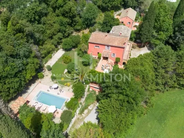 Maison 16 pièces 420 m²