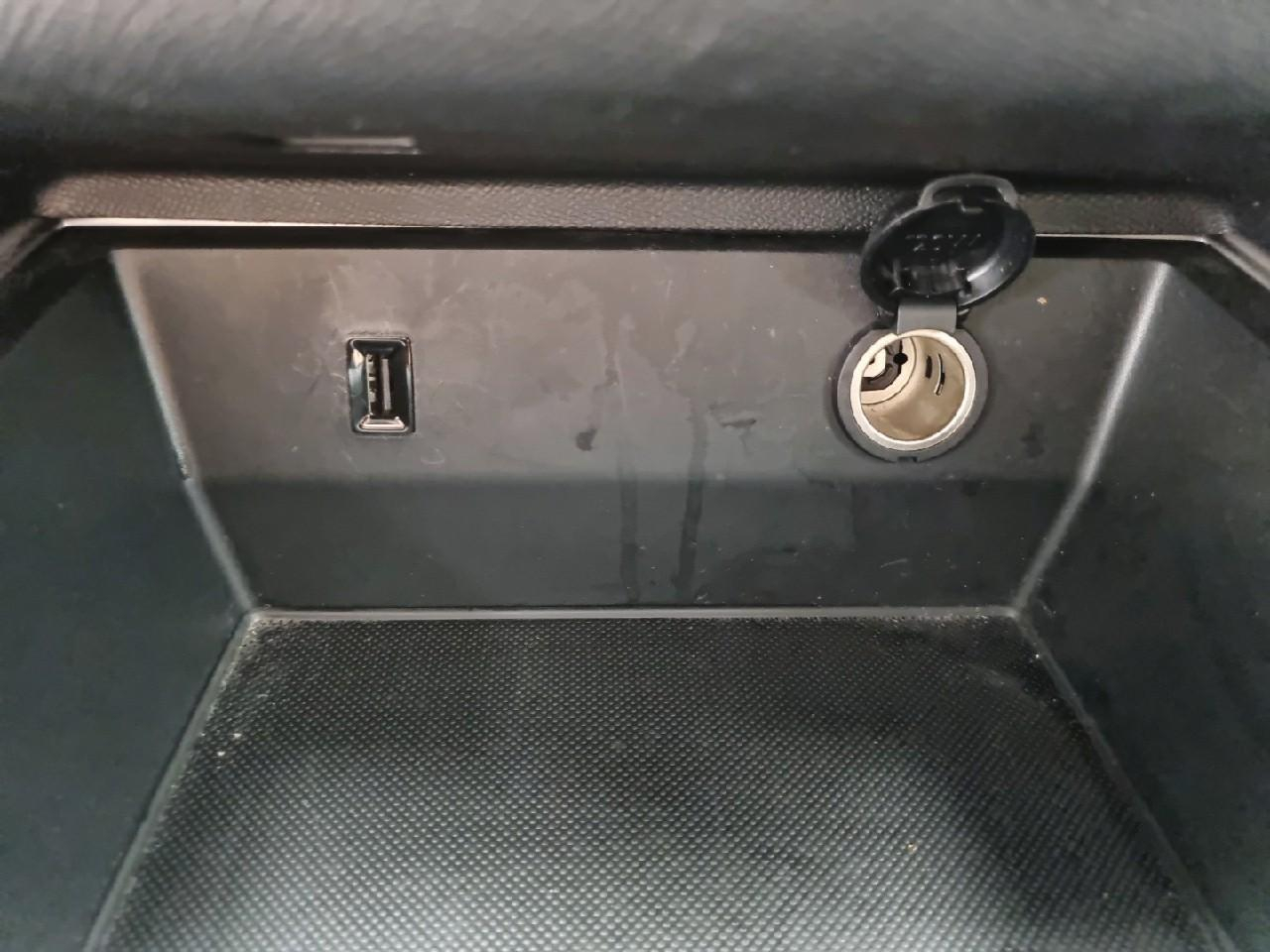 Citroën C5 Aircross hybride rechargeable 225 e-eat8 c-series — photo 29
