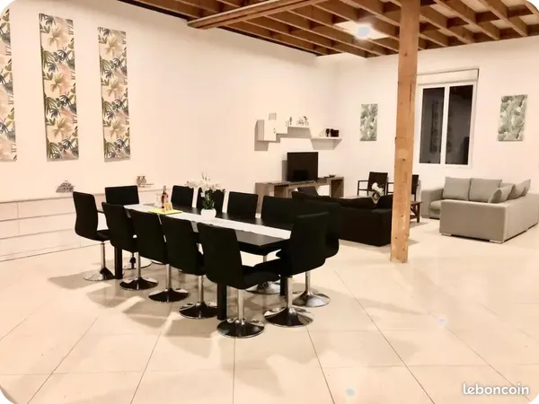 Maison loft de 210m2 avec salon spacieux de 125m2